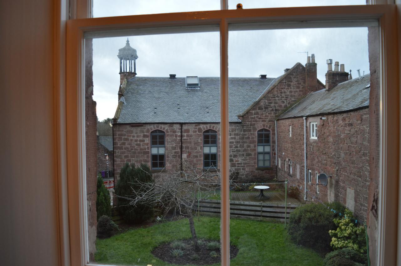 Airlie Arms Hotel Kirriemuir Luaran gambar